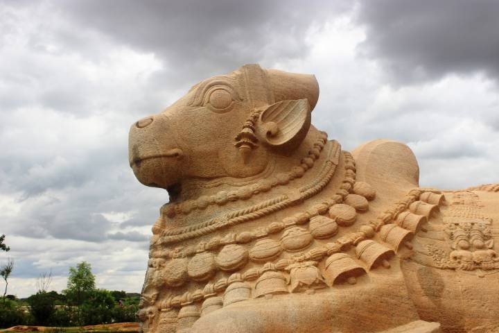 Lord Nandi Statue - Nandi Gayatri Mantra