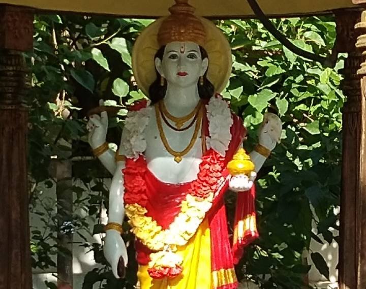 Lord Dhanvantari Statue - Dhanvantari Shloka