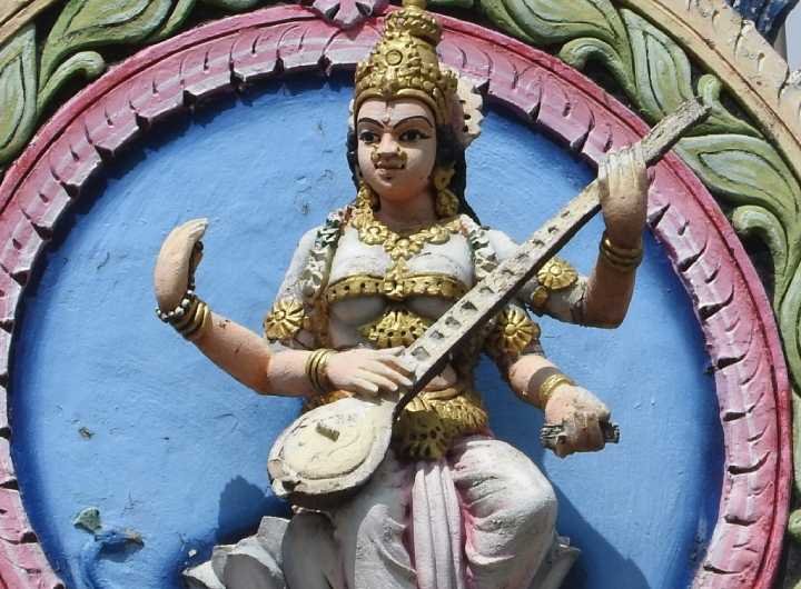 Goddess Saraswati Statue - Saraswati Gayatri Mantra.