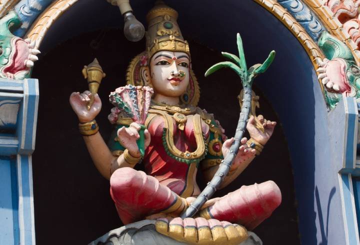 Kamakshi Gayatri Mantra - Goddess Kamakshi Statue