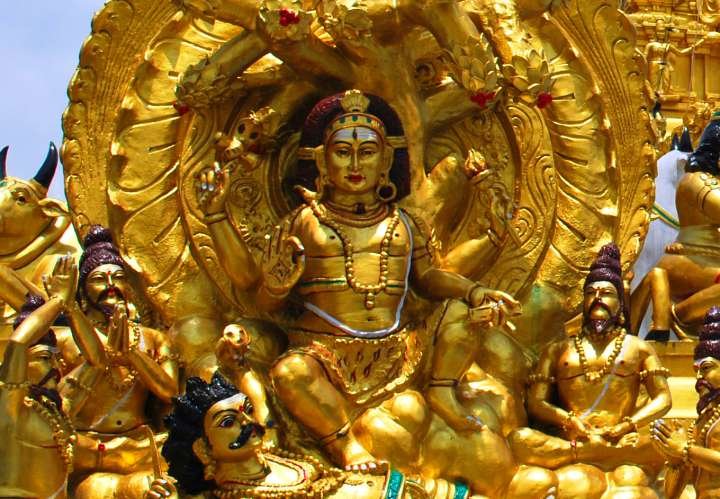 Dakshinamurthy Mala Mantra - Lord Dakshinamurthy statue in a Hindu temple